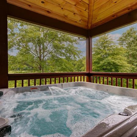 3 Master Bedrooms - Sleeps 10 - Location - Game Room - Hot Tub Pigeon Forge Buitenkant foto