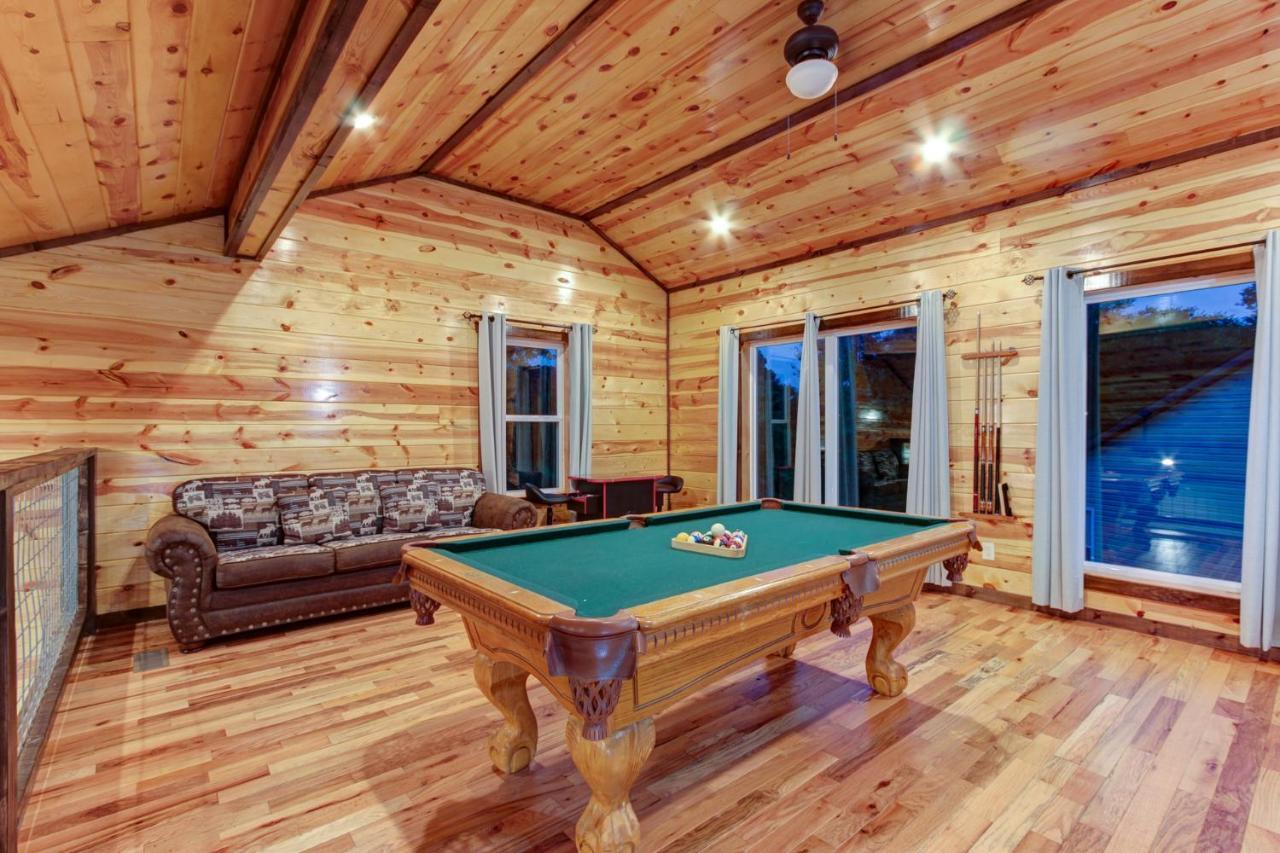 3 Master Bedrooms - Sleeps 10 - Location - Game Room - Hot Tub Pigeon Forge Buitenkant foto