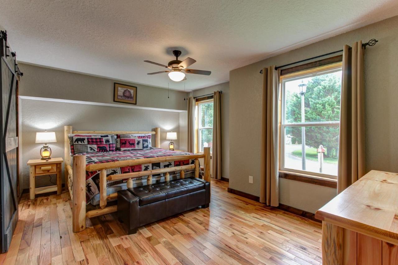 3 Master Bedrooms - Sleeps 10 - Location - Game Room - Hot Tub Pigeon Forge Buitenkant foto