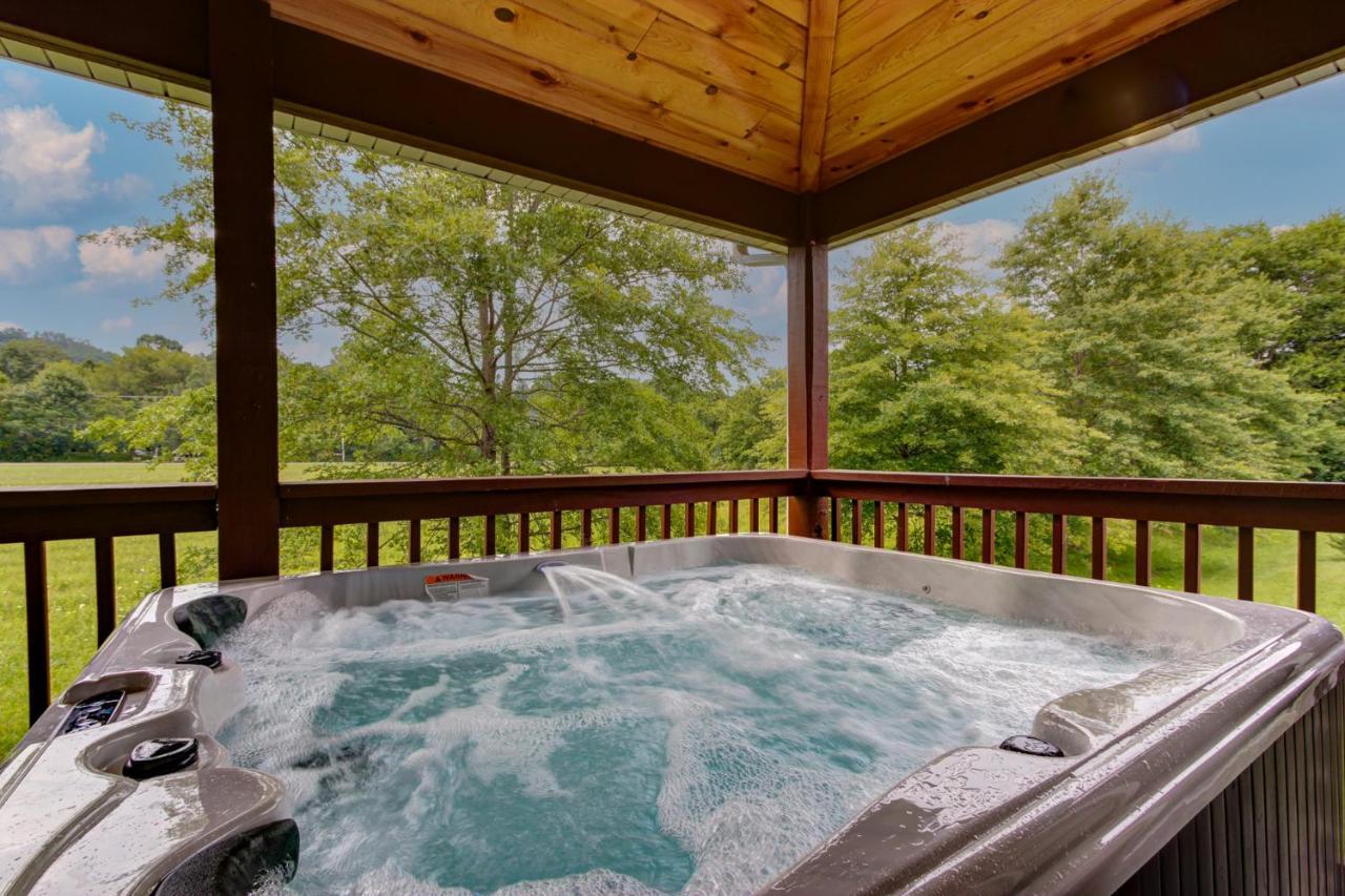 3 Master Bedrooms - Sleeps 10 - Location - Game Room - Hot Tub Pigeon Forge Buitenkant foto