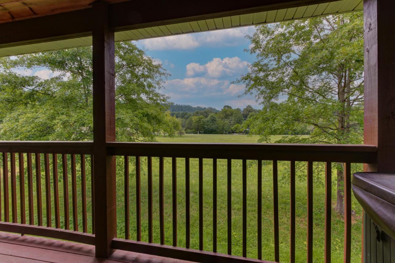 3 Master Bedrooms - Sleeps 10 - Location - Game Room - Hot Tub Pigeon Forge Buitenkant foto