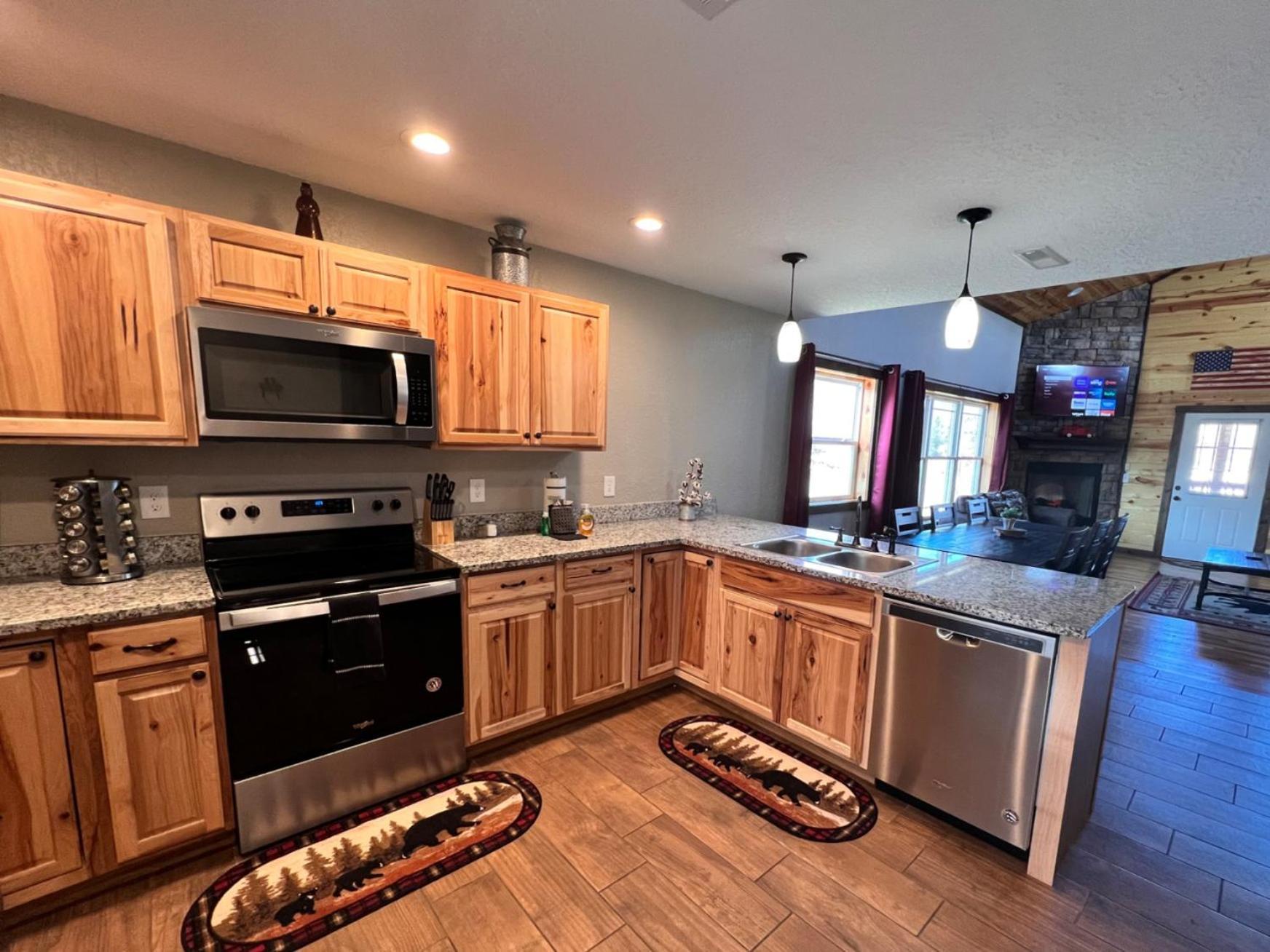 3 Master Bedrooms - Sleeps 10 - Location - Game Room - Hot Tub Pigeon Forge Buitenkant foto